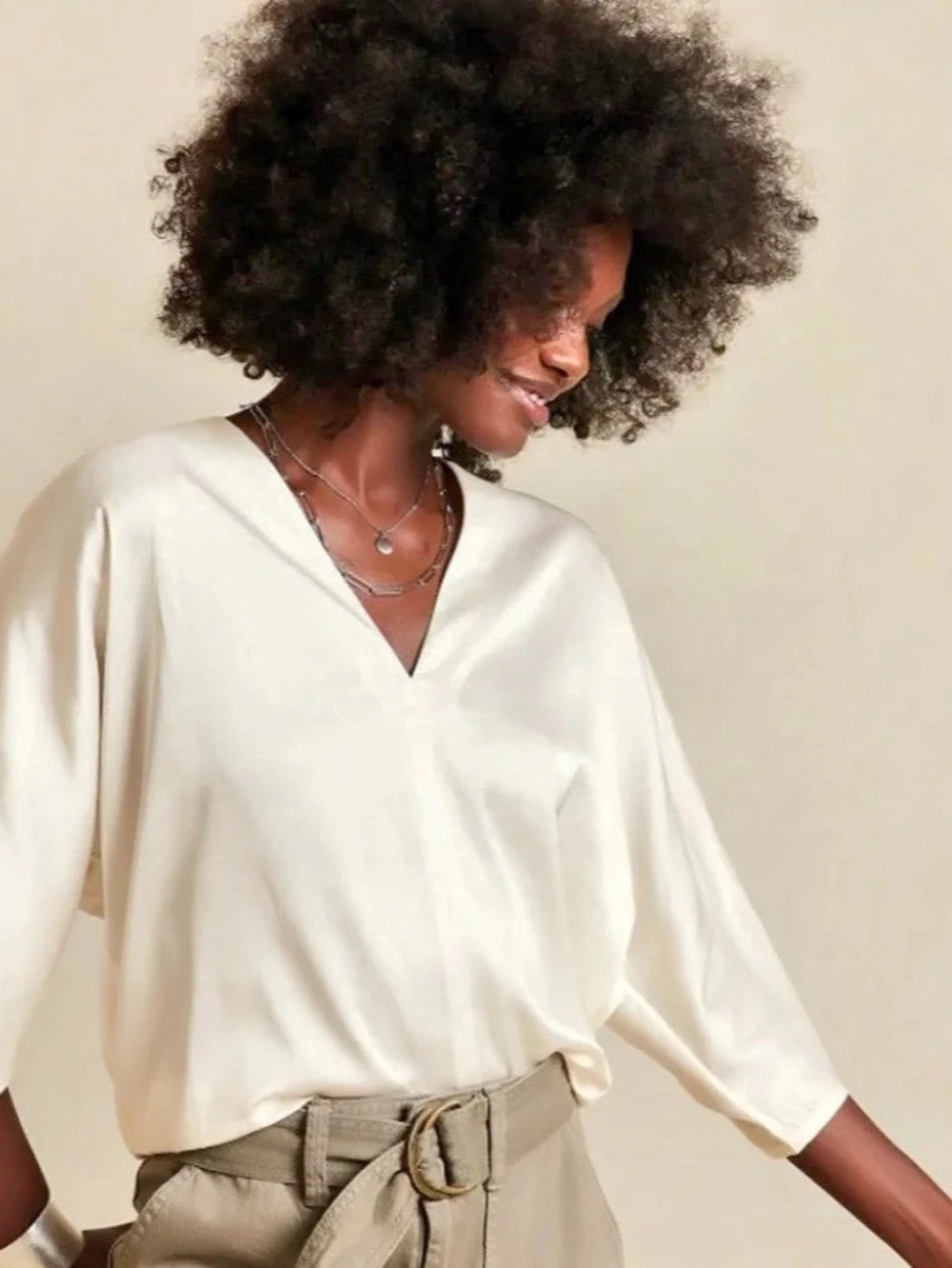 Banana Republic V-Neck Blouse in White Size Small Like New